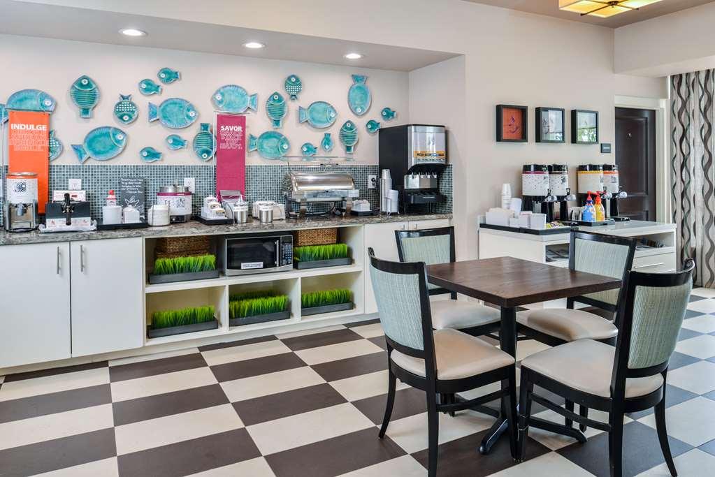 Hampton Inn Vero Beach Outlets Ресторант снимка